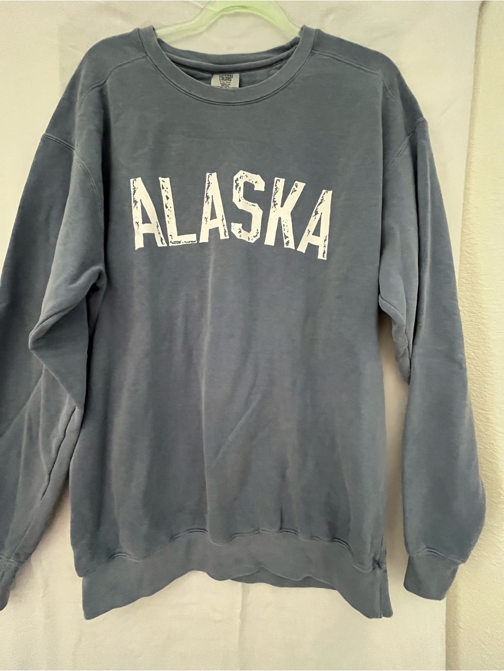 Comfort Colors women’s Crewneck Sweatshirt - Blue with White Alaska Print
